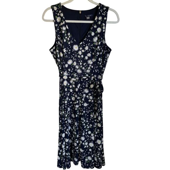 Tommy Hilfiger Dress Windblown Daisy Sleeveless V-Neck Size 8 Belt Fit and Flare - Picture 1 of 12